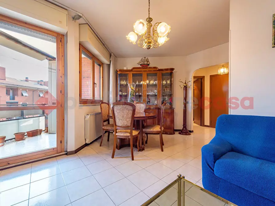Immagine 4 di Appartamento in vendita  in Via Cinquefrondi, 115 a Roma