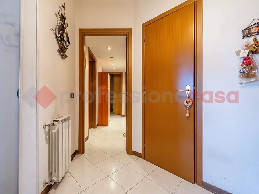 Immagine 19 di Appartamento in vendita  in Via Cinquefrondi, 115 a Roma