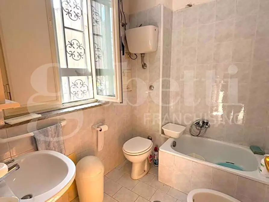 Immagine 8 di Appartamento in vendita  in Via marco aurelio severino a Napoli