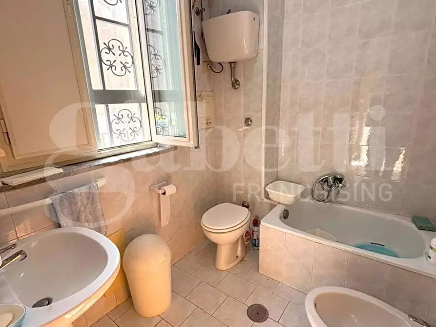 Immagine 9 di Appartamento in vendita  in Via marco aurelio severino a Napoli