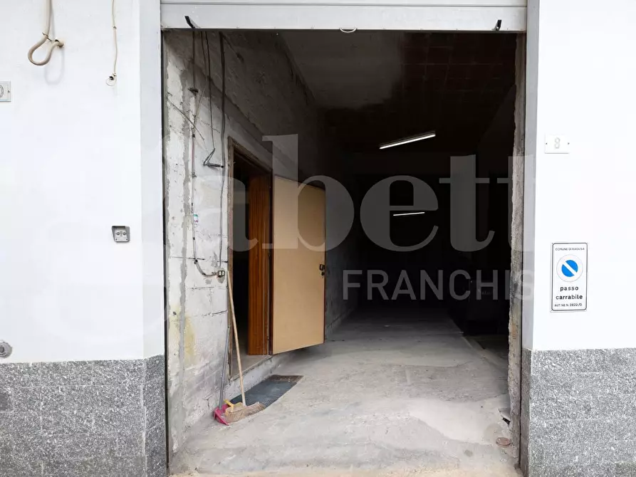 Immagine 39 di Appartamento in vendita  in Via OBERDAN, 10 a Ragusa