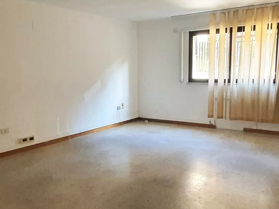 Immagine 4 di Ufficio in vendita  in Largo Lituania, 11 a Palermo