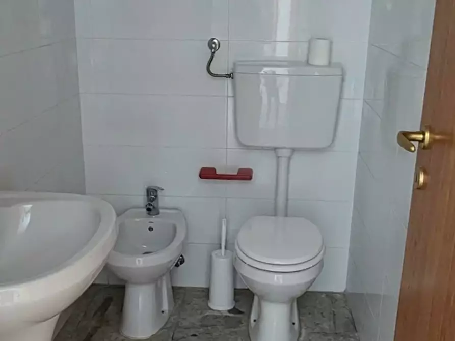 Immagine 7 di Ufficio in vendita  in Largo Lituania, 11 a Palermo