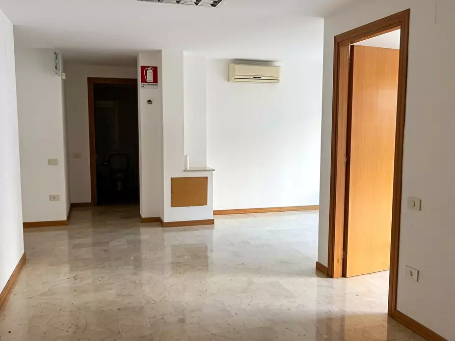 Immagine 2 di Ufficio in vendita  in Largo Lituania, 11 a Palermo