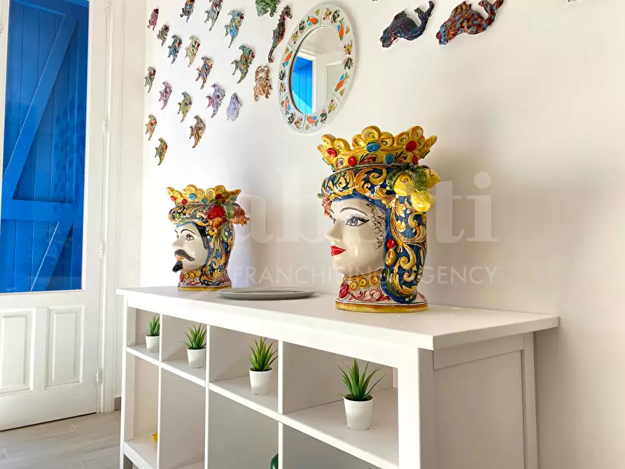 Immagine 6 di Villa in vendita  in Via Dell'oasi, . a Noto