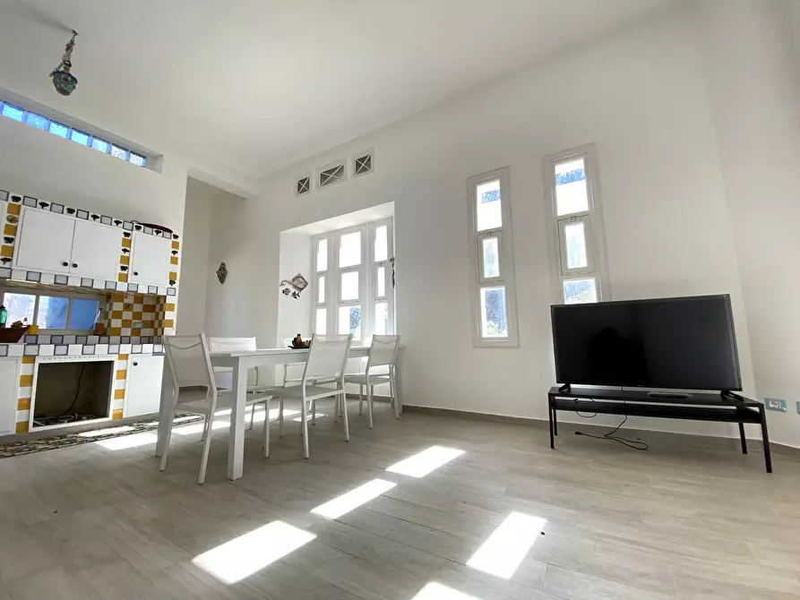 Immagine 5 di Villa in vendita  in Via Dell'oasi, . a Noto