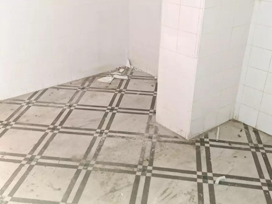 Immagine 6 di Negozio in affitto  in Via Risorgimento, 16 a Messina