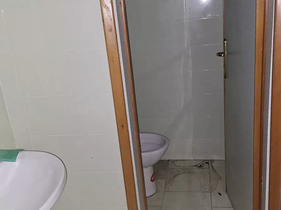 Immagine 10 di Negozio in affitto  in Via Risorgimento, 16 a Messina