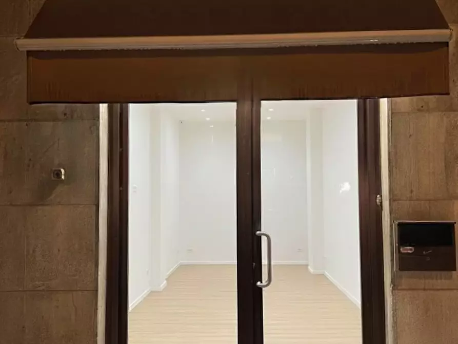 Immagine 7 di Negozio in affitto  in Via Francesco Paolo di Blasi, 7 a Palermo