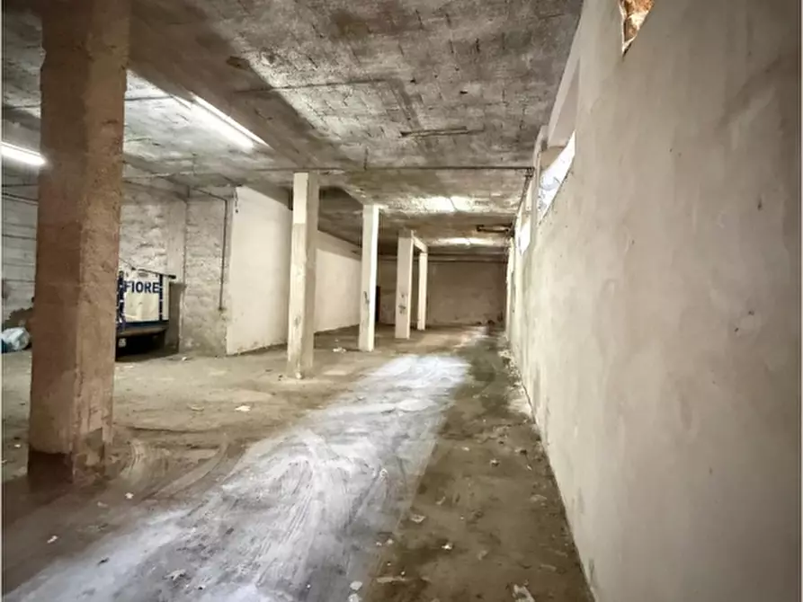 Immagine 7 di Box auto in vendita  in Via Roma, 61 a Sant'anastasia