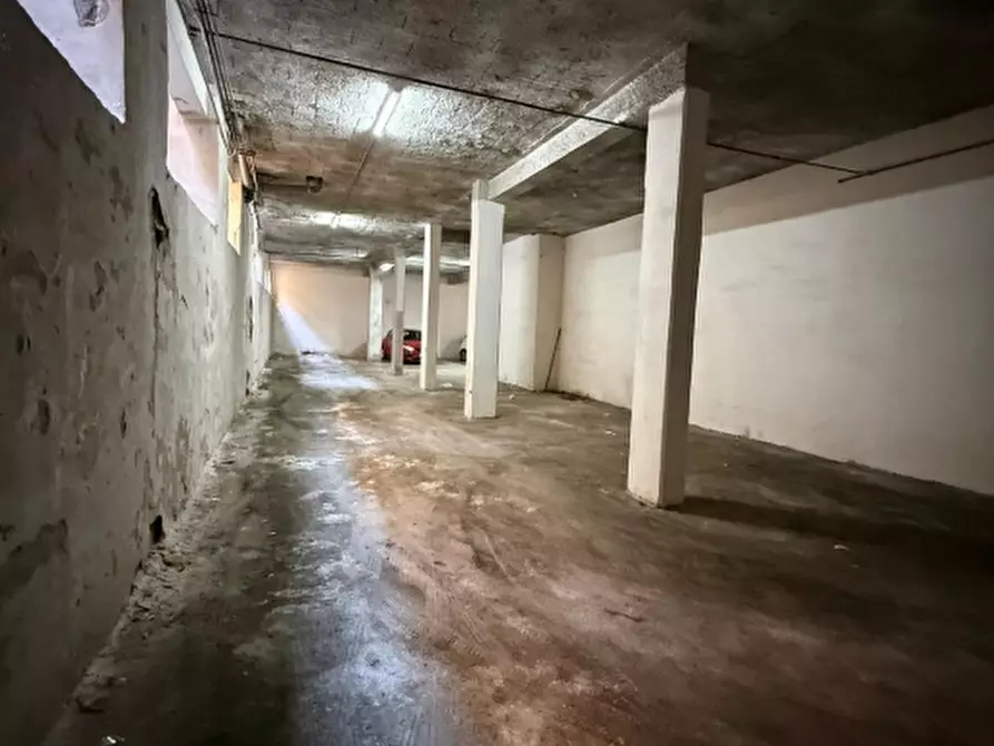 Immagine 9 di Box auto in vendita  in Via Roma, 61 a Sant'anastasia