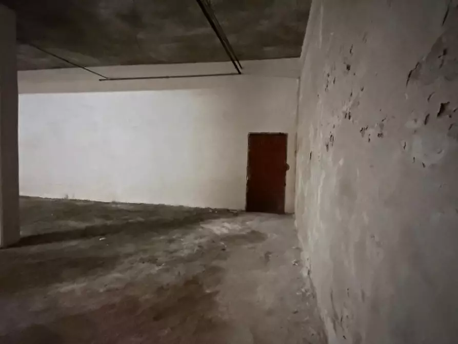 Immagine 10 di Box auto in vendita  in Via Roma, 61 a Sant'anastasia