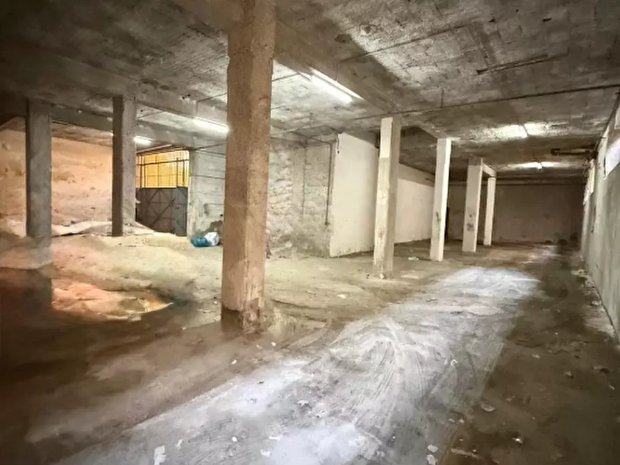 Immagine 8 di Box auto in vendita  in Via Roma, 61 a Sant'anastasia