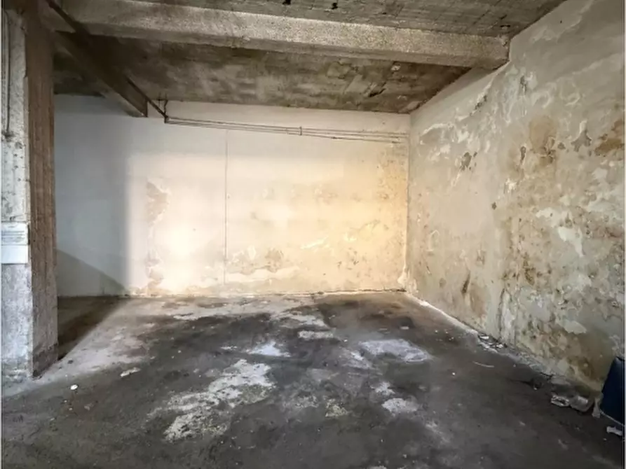 Immagine 18 di Box auto in vendita  in Via Roma, 61 a Sant'anastasia