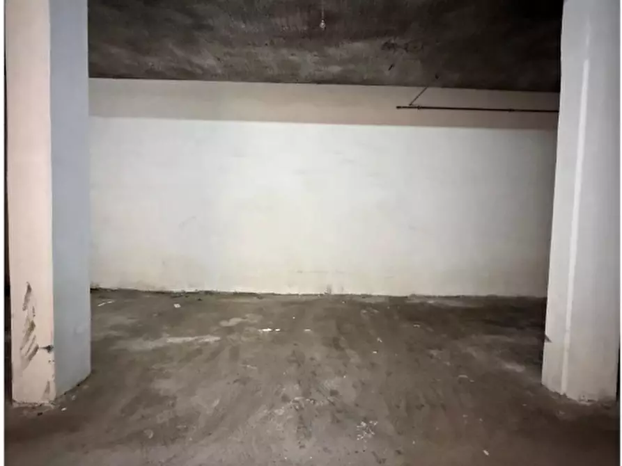 Immagine 12 di Box auto in vendita  in Via Roma, 61 a Sant'anastasia