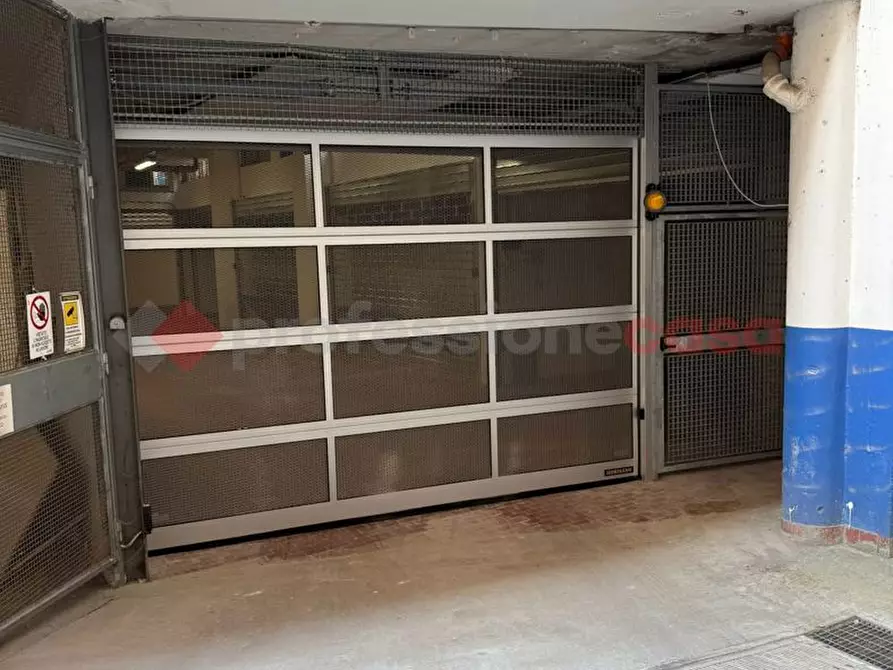 Immagine 2 di Box auto in vendita  in Via Alessandro Luzio, 38 a Roma