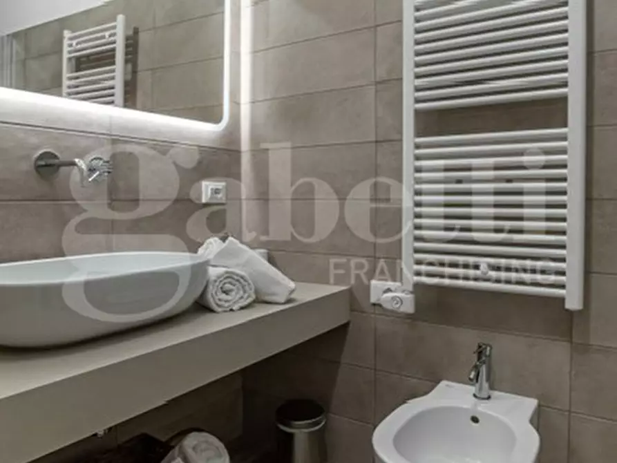 Immagine 2 di Loft/Open space in vendita  in Via RIMESSE a Bologna