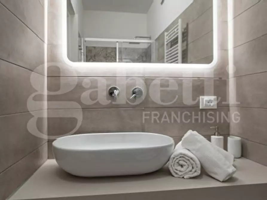 Immagine 3 di Loft/Open space in vendita  in Via RIMESSE a Bologna