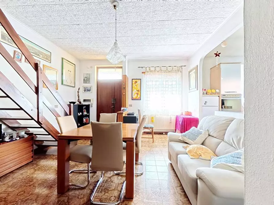 Immagine 3 di Appartamento in vendita  in Via GIUSEPPE BEDUSCHI, 10 a Roma