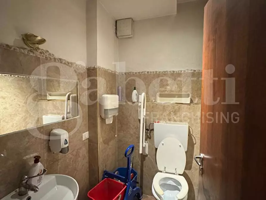 Immagine 10 di Negozio in vendita  in Via Emilia a San Lazzaro Di Savena