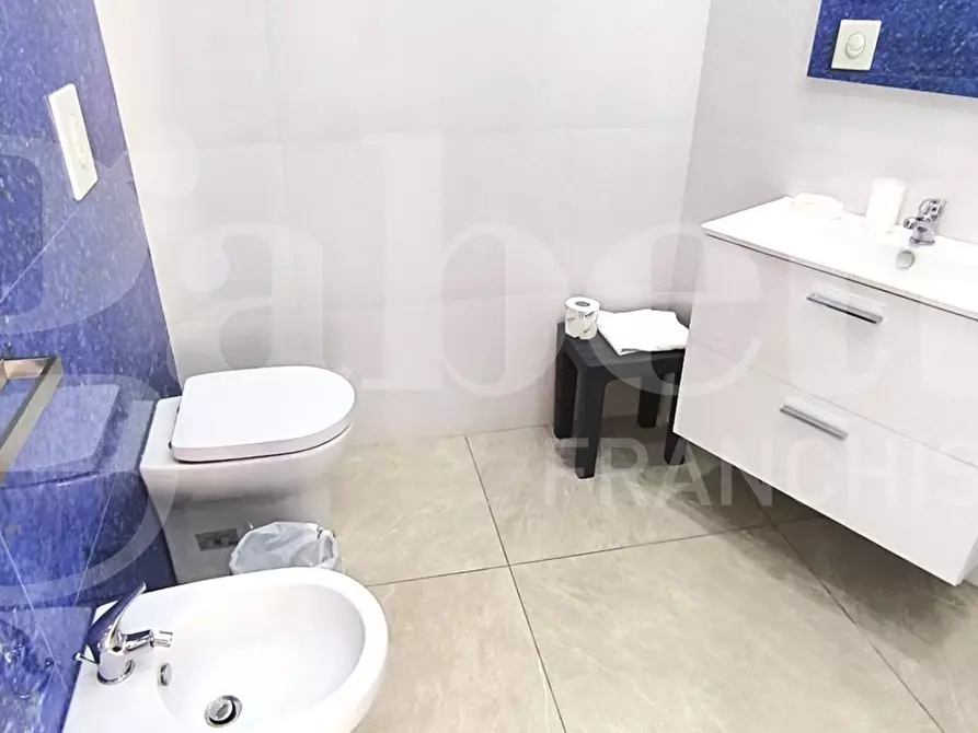 Immagine 21 di Appartamento in vendita  in Corso Garibaldi a Napoli