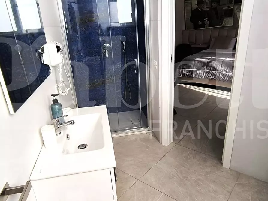 Immagine 41 di Appartamento in vendita  in Corso Garibaldi a Napoli