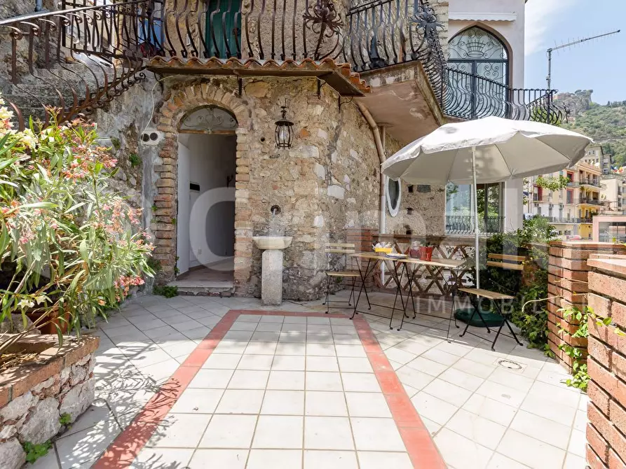 Immagine 5 di Appartamento in vendita  in Via Fontana Vecchia, 5 a Taormina