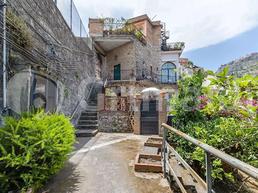 Immagine 7 di Appartamento in vendita  in Via Fontana Vecchia, 5 a Taormina