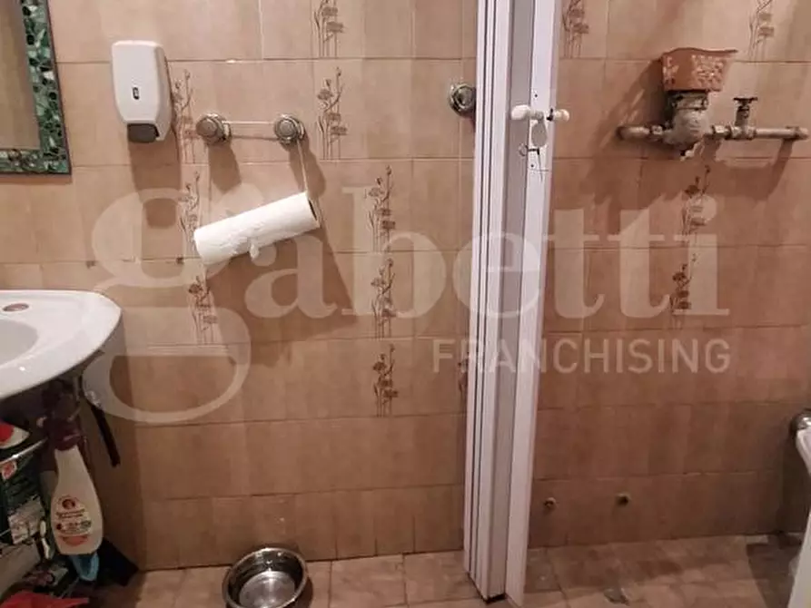 Immagine 9 di Negozio in affitto  in Via macedonio melloni a Napoli