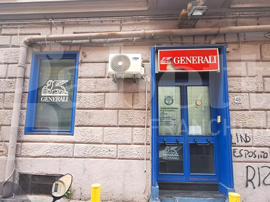 Immagine 1 di Negozio in affitto  in Via macedonio melloni a Napoli