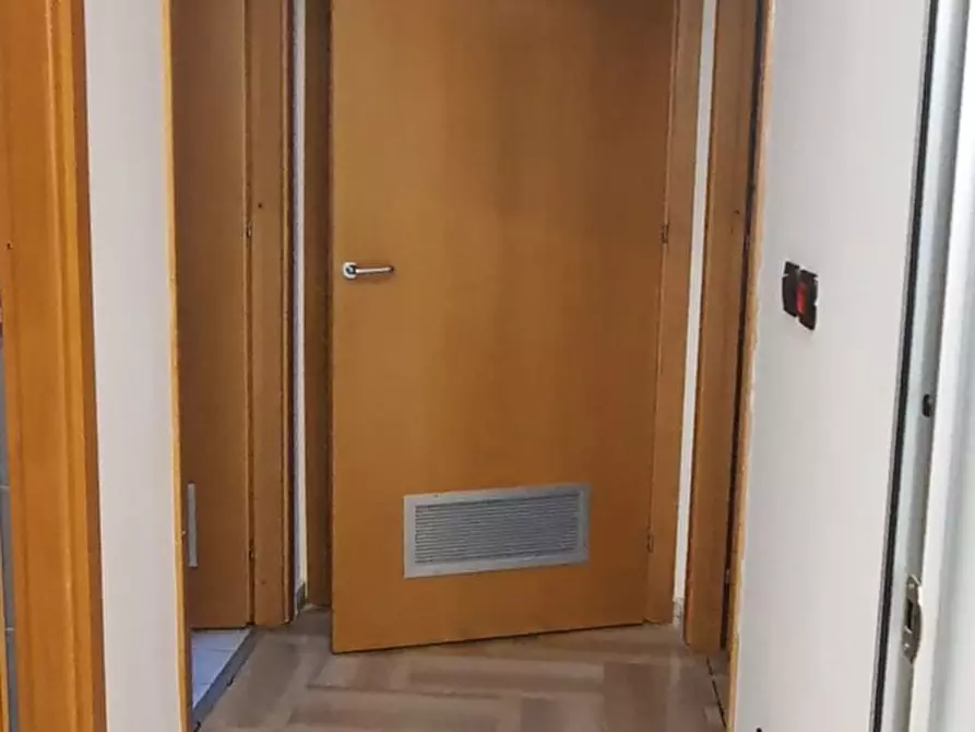 Immagine 5 di Negozio in vendita  in Via Danimarca a Palermo