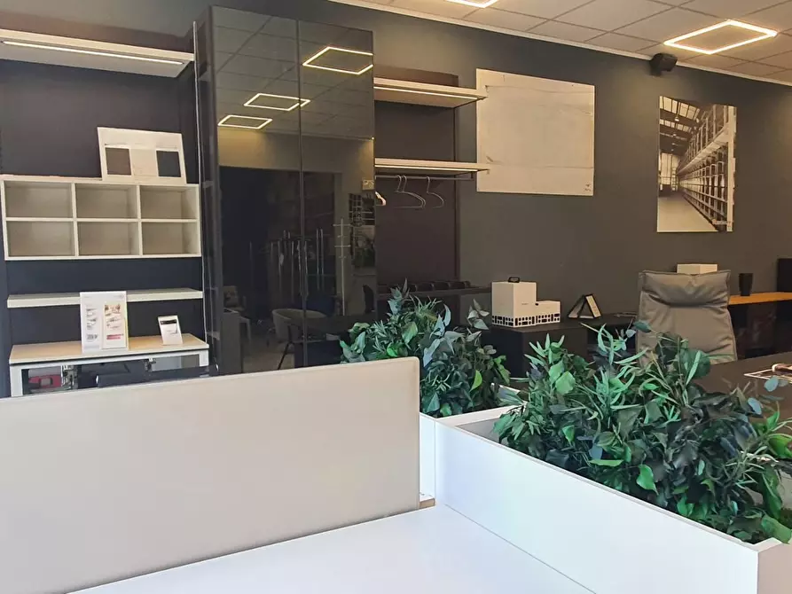 Immagine 4 di Negozio in vendita  in Via Danimarca a Palermo