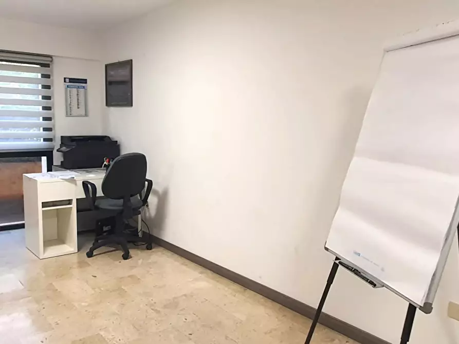 Immagine 4 di Ufficio in vendita  in Largo Lituania a Palermo