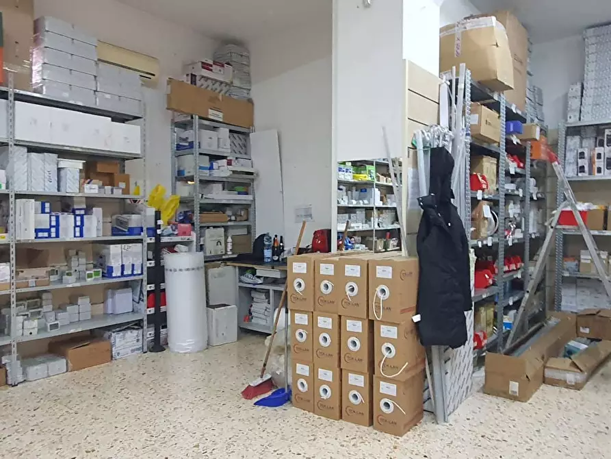 Immagine 4 di Negozio in vendita  in Via Umberto Giordano a Palermo