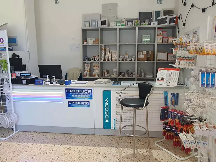 Immagine 3 di Negozio in vendita  in Via Umberto Giordano a Palermo