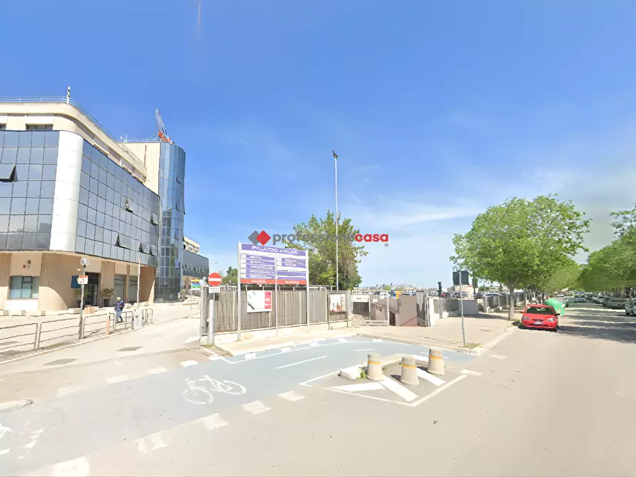 Immagine 1 di Box auto in vendita  in Viale Manfredi, 63 a Foggia