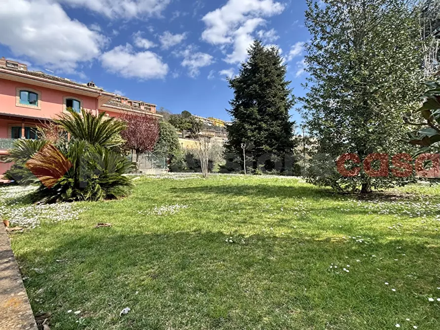 Immagine 1 di Villa in vendita  in Via Aldo moro, 1 a Alatri