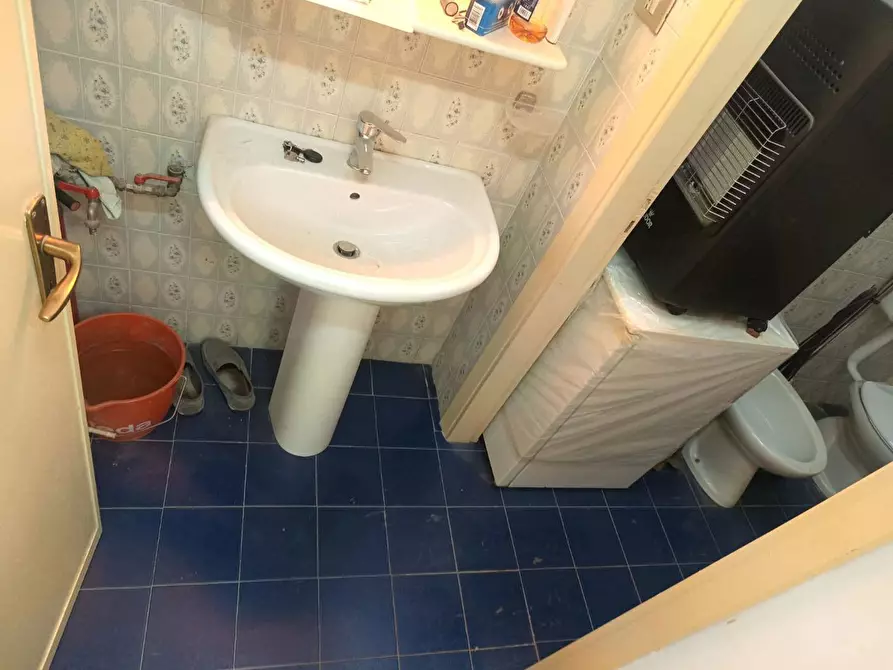 Immagine 10 di Negozio in vendita  in Via Gazzi, 22 a Messina