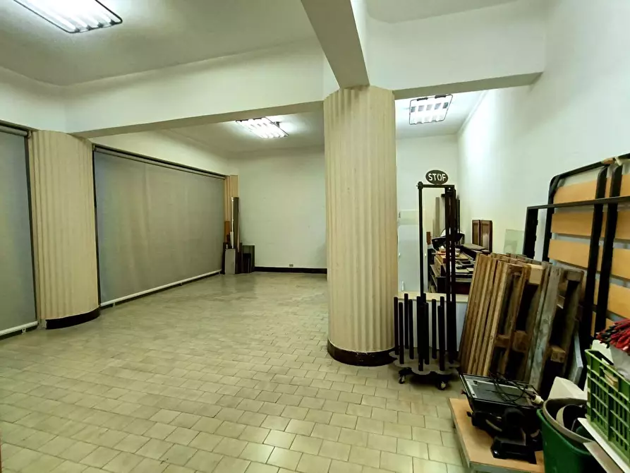 Immagine 8 di Negozio in vendita  in Via Gazzi, 22 a Messina