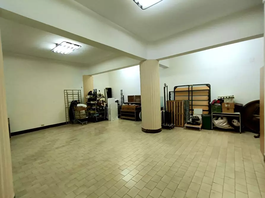 Immagine 7 di Negozio in vendita  in Via Gazzi, 22 a Messina