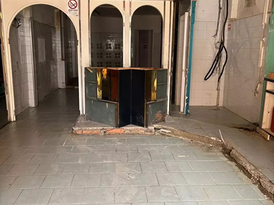 Immagine 11 di Negozio in affitto  in Via Tommaso Cannizzaro, 49 a Messina