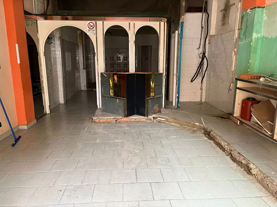 Immagine 10 di Negozio in affitto  in Via Tommaso Cannizzaro, 49 a Messina