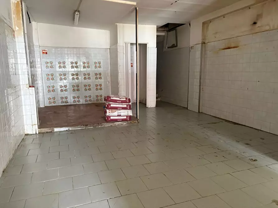 Immagine 9 di Negozio in affitto  in Via Tommaso Cannizzaro, 49 a Messina