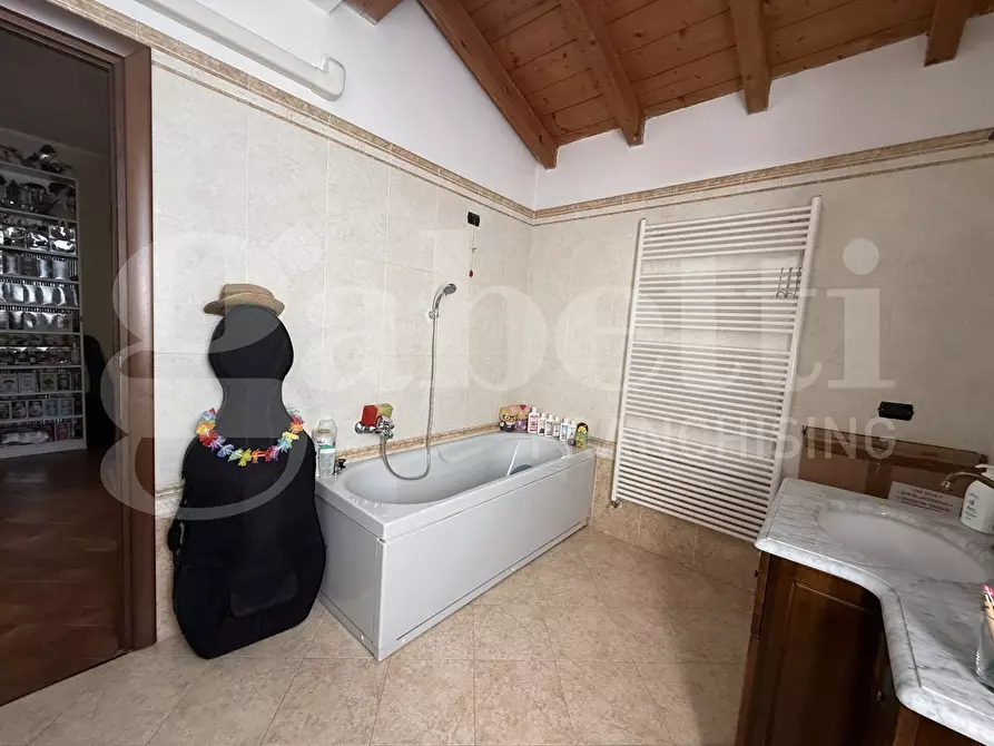 Immagine 17 di Villa in vendita  in Via Como, SNC a Albavilla