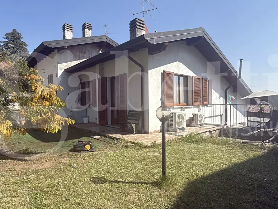Immagine 1 di Villa in vendita  in Via Como, SNC a Albavilla