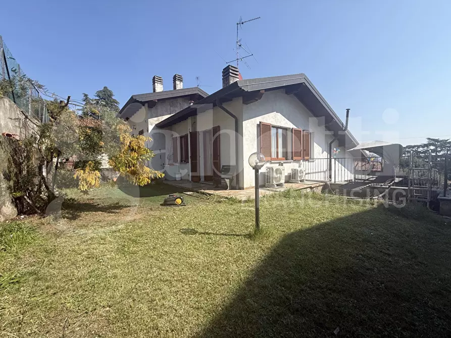 Immagine 3 di Villa in vendita  in Via Como, SNC a Albavilla