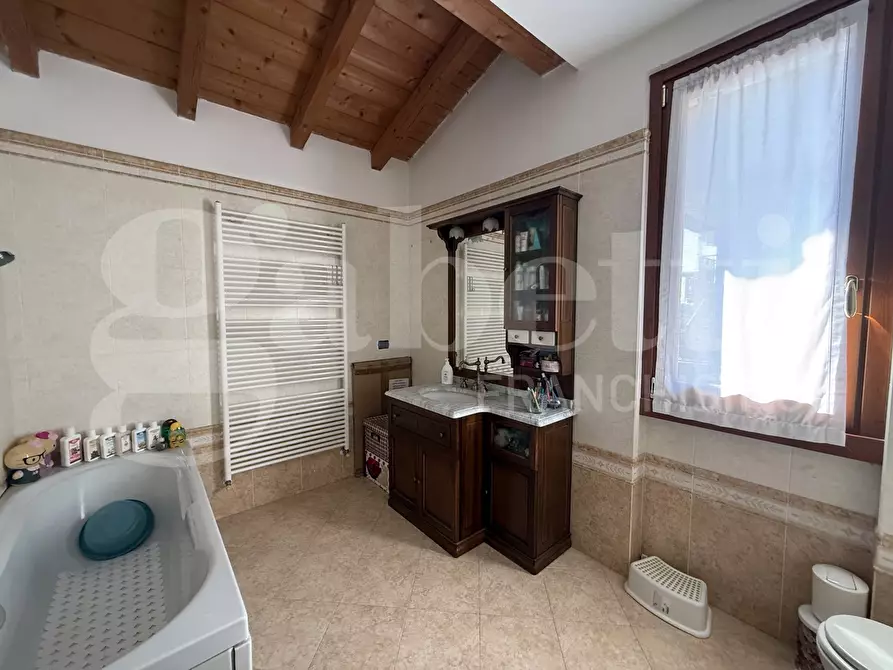 Immagine 15 di Villa in vendita  in Via Como, SNC a Albavilla