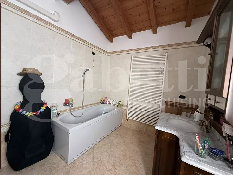 Immagine 18 di Villa in vendita  in Via Como, SNC a Albavilla