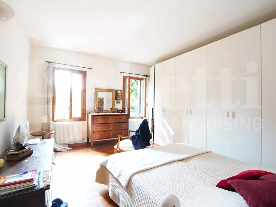 Immagine 8 di Appartamento in vendita  in Viale Garibaldi, . a Venezia