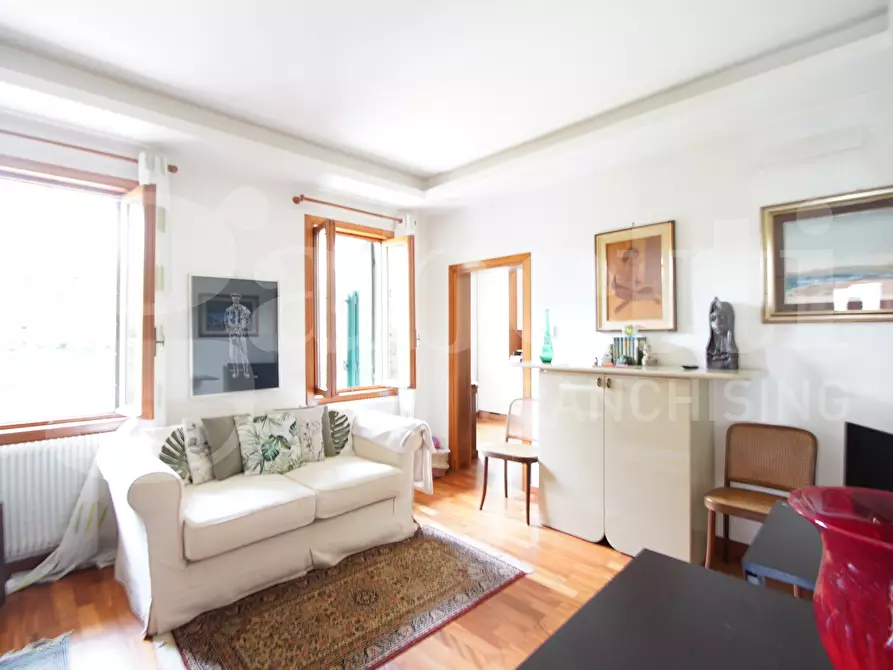 Immagine 4 di Appartamento in vendita  in Viale Garibaldi, . a Venezia
